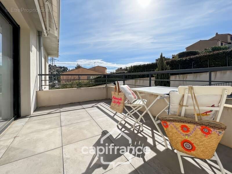 Appartement à vendre 1 pièces BORMES LES MIMOSAS (83), résidence standing, Terrasse sud + PARKING COUVERT + CAVE - photo 4