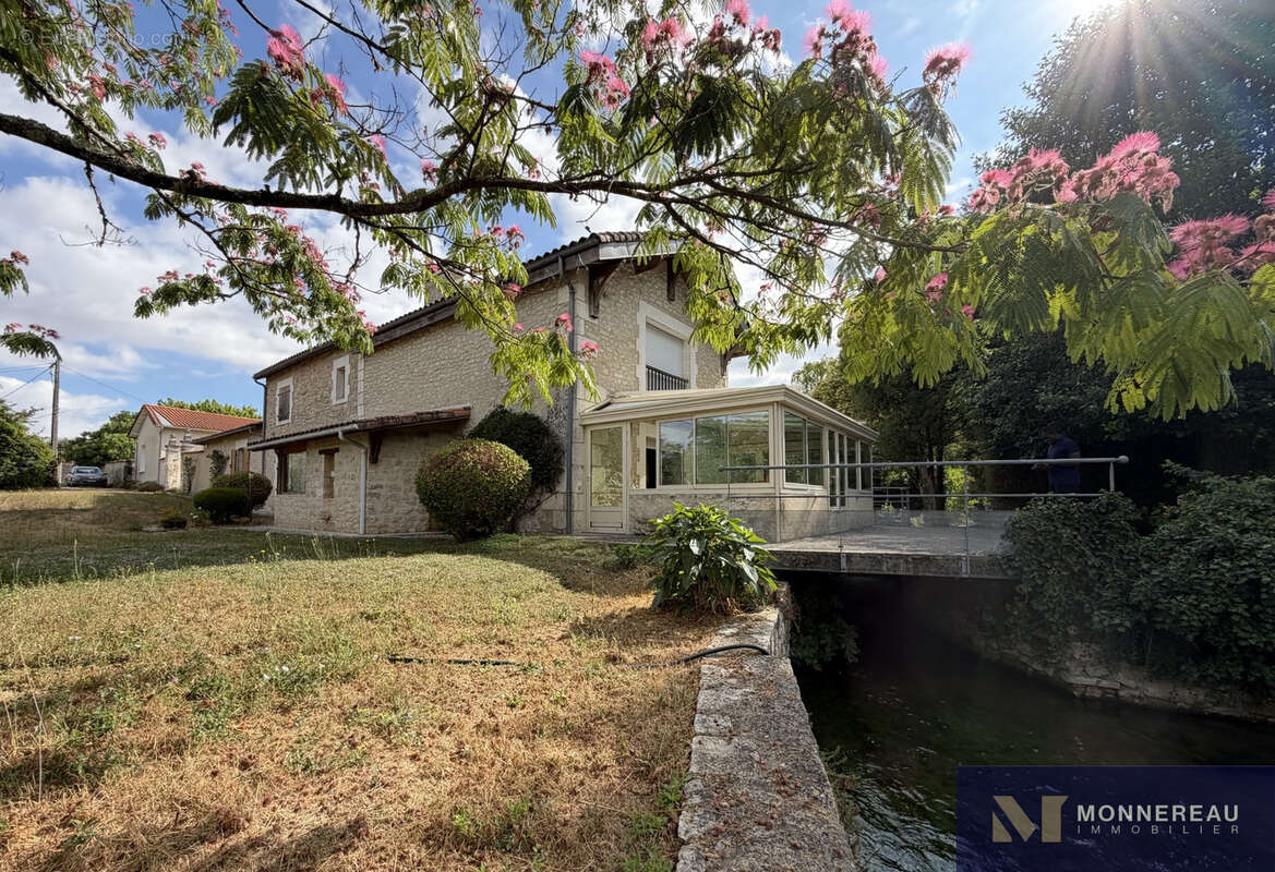 En bordure de touvre maison authentique - photo 2