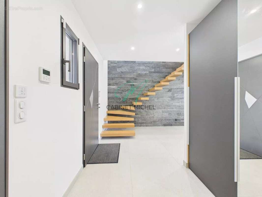 Maison à ROQUEFORT-LES-PINS