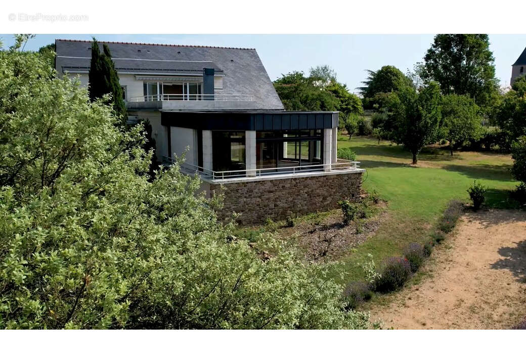 Maison d'architecte La Chapelle Saint Laud 8 pièces 244 m2 - photo 4