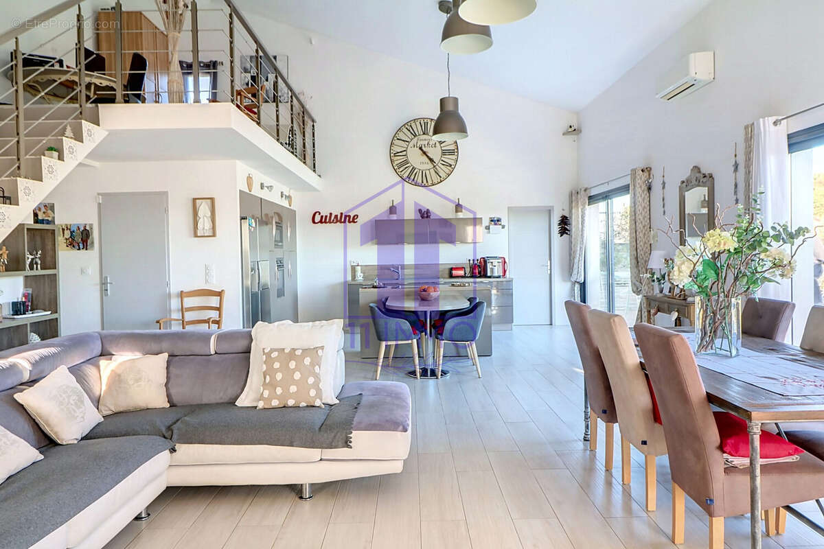 Séjour cuisine - Maison à MARCORIGNAN