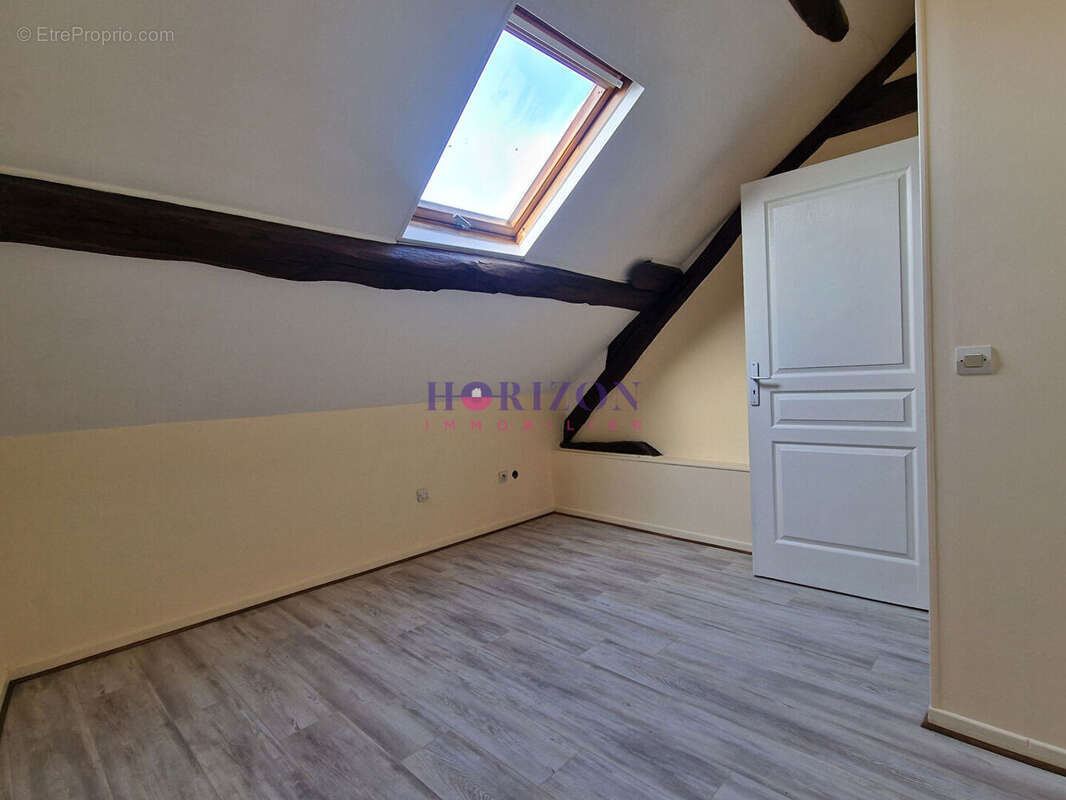 Appartement à LA CHAPELLE-EN-SERVAL