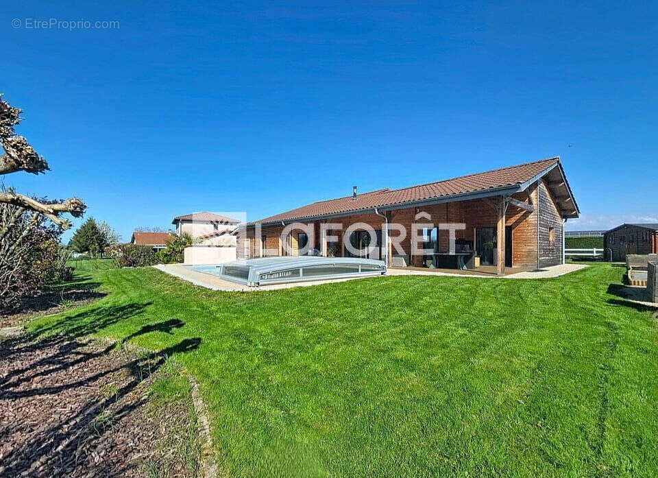 Maison à DOMPIERRE-SUR-VEYLE