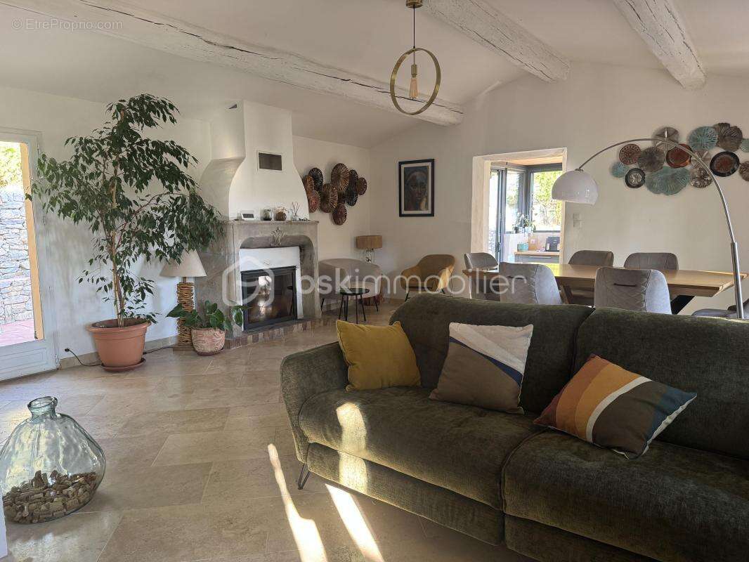 À La Roquebrussanne ( 83136), maison de charme dans un écrin de nature avec panorama exceptionnel, grand terrain et piscine - photo 11