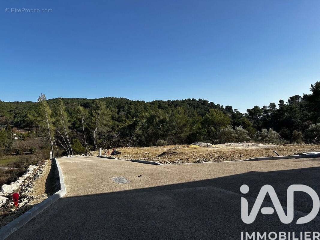 Terrain 180 m² · à Rognes · 180 m² · 199 000 €