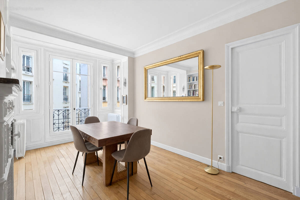 Appartement à PARIS-11E