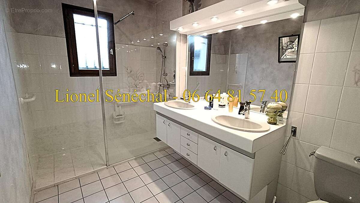 Maison à SAINTE-SABINE-SUR-LONGEVE