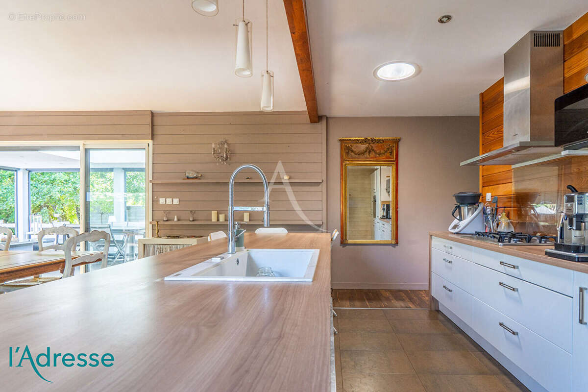 GRADIGNAN Coup de coeur ! - Maison familiale de plain pied en pleine nature - photo 5
