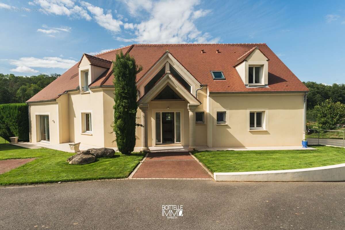 Maison à SAINT-PIERRE-LES-NEMOURS