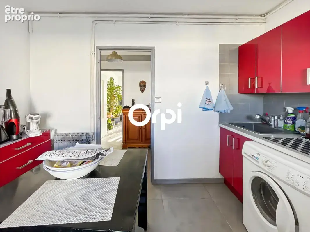 ** T3 - Vue mer - La Ciotat - vente en viager ** - photo 9