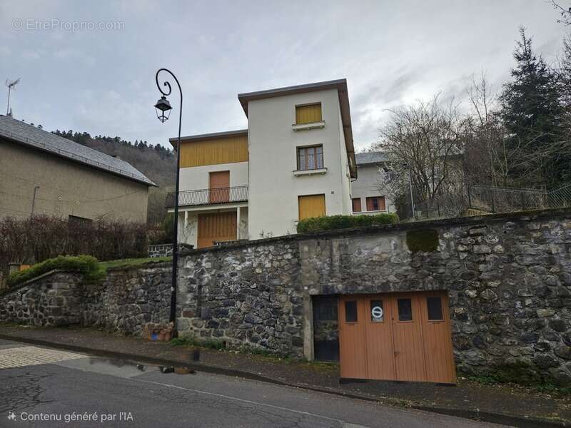 Maison à ORCIVAL