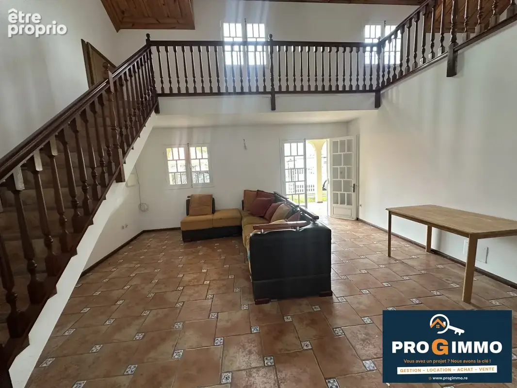 Maison 135 m² à Saint-Benoit  - photo 1