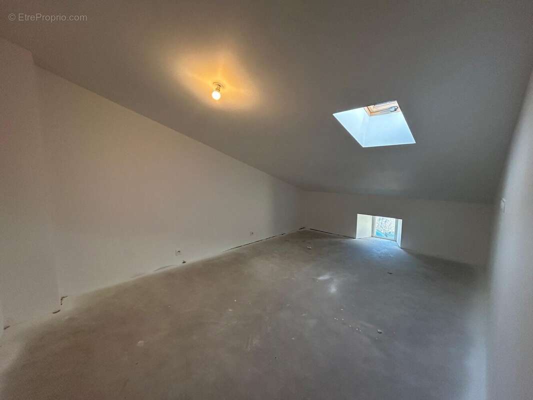 Maison à SAINT-CHRISTOLY-DE-BLAYE