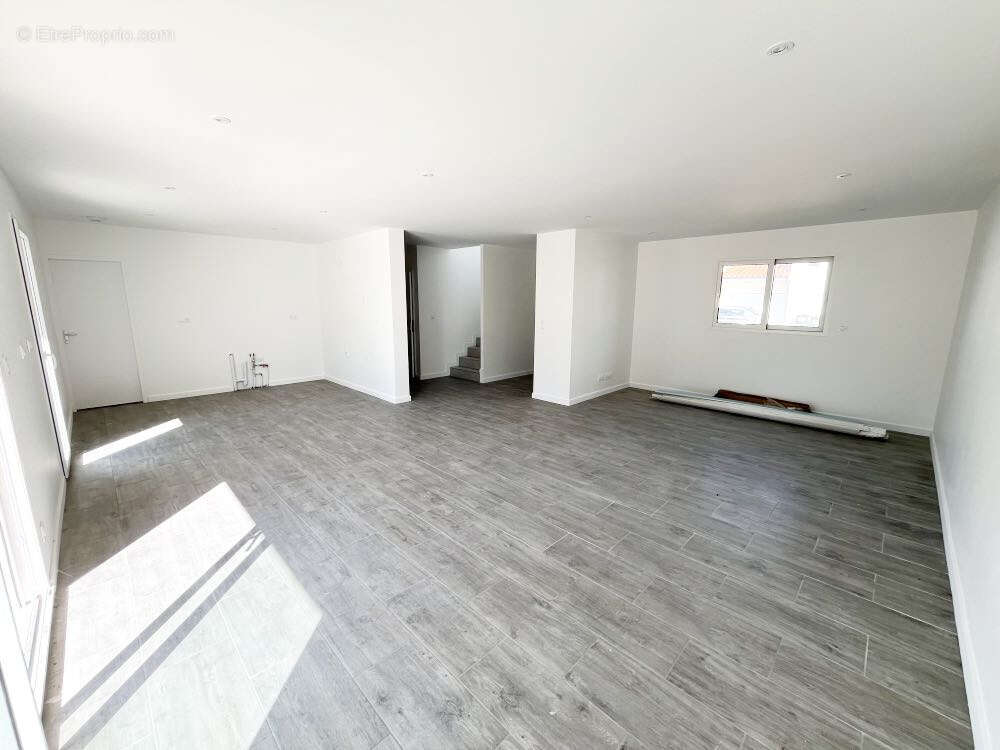 Maison à SAINT-BEAUZIRE