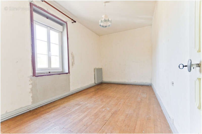 Maison à VENDEUVRE-DU-POITOU