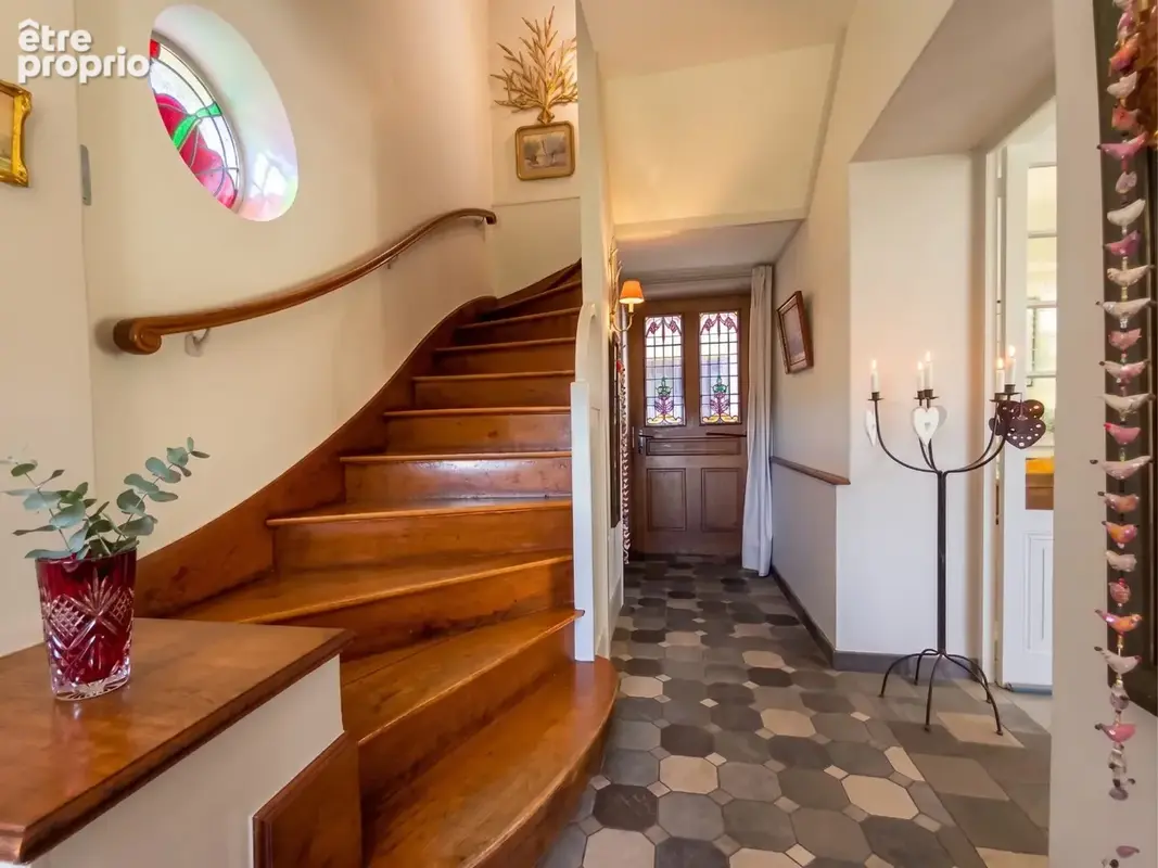 Maison 320 m² à Saint-Martin-En-Haut  - photo 5