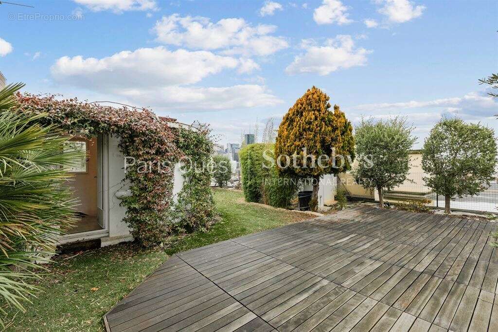 Appartement à NEUILLY-SUR-SEINE