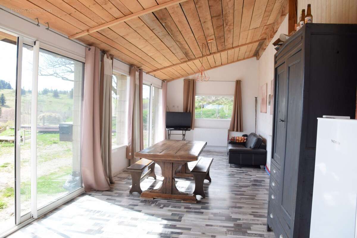Maison à LE LAC-D'ISSARLES