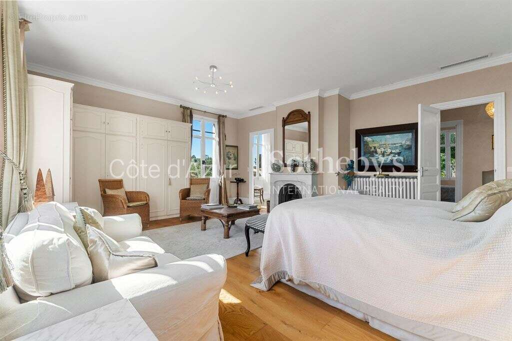 Mandelieu-la-Napoule propriété Belle Époque avec piscine et maison d’invités proche Cannes - photo 13