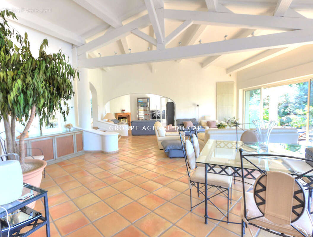Villa d'exception à vendre à Saint Raphaël - Valescure, 7 pièces, piscine chauffée - photo 4