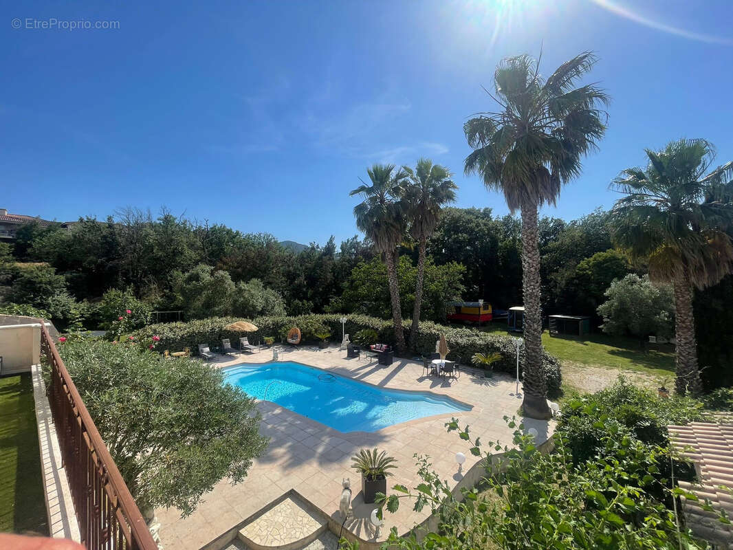 Maison à ROQUEBRUNE-SUR-ARGENS