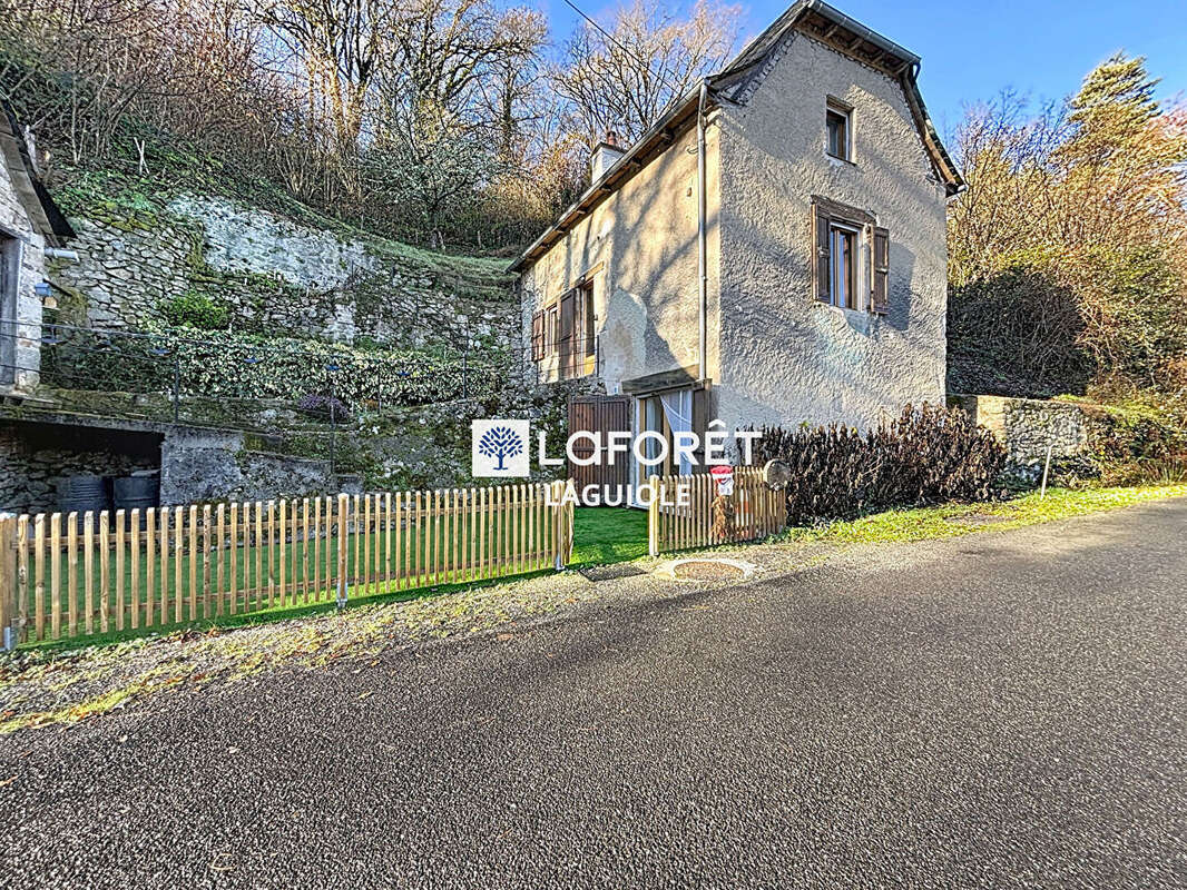 Maison à ENTRAYGUES-SUR-TRUYERE