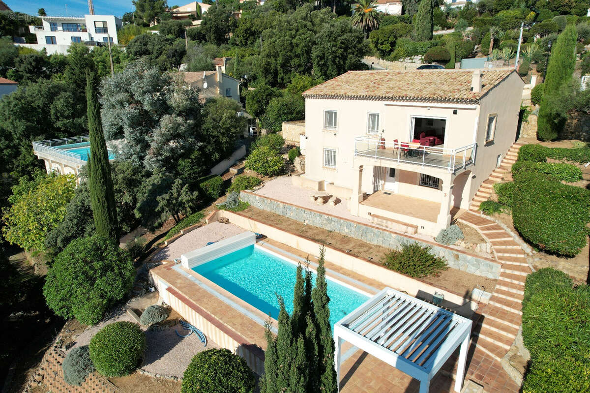 Maison à LES ISSAMBRES