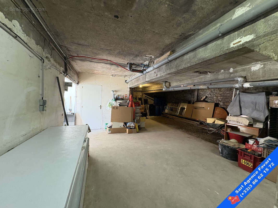 Appartement à LAROCHE-SAINT-CYDROINE