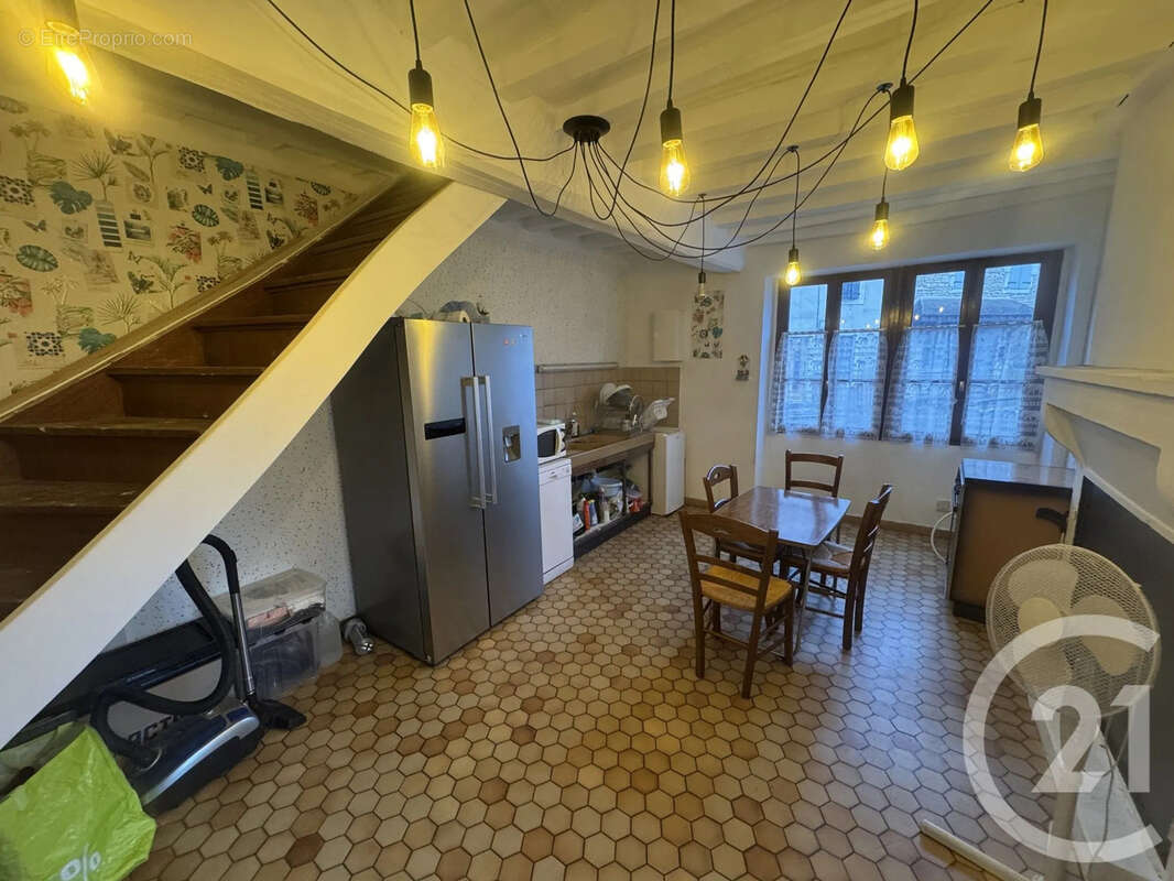 Maison à CHATEL-CENSOIR