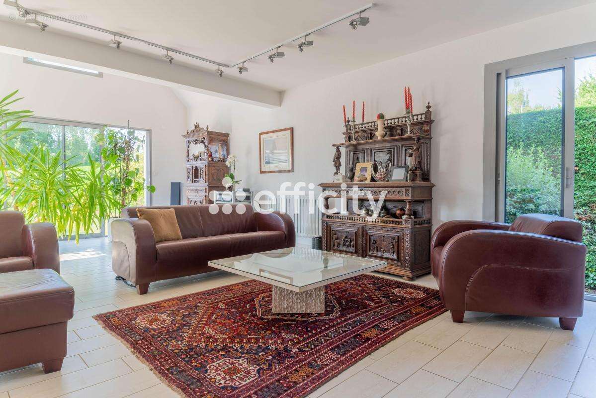 Maison à SAINT-ETIENNE-DE-MONTLUC