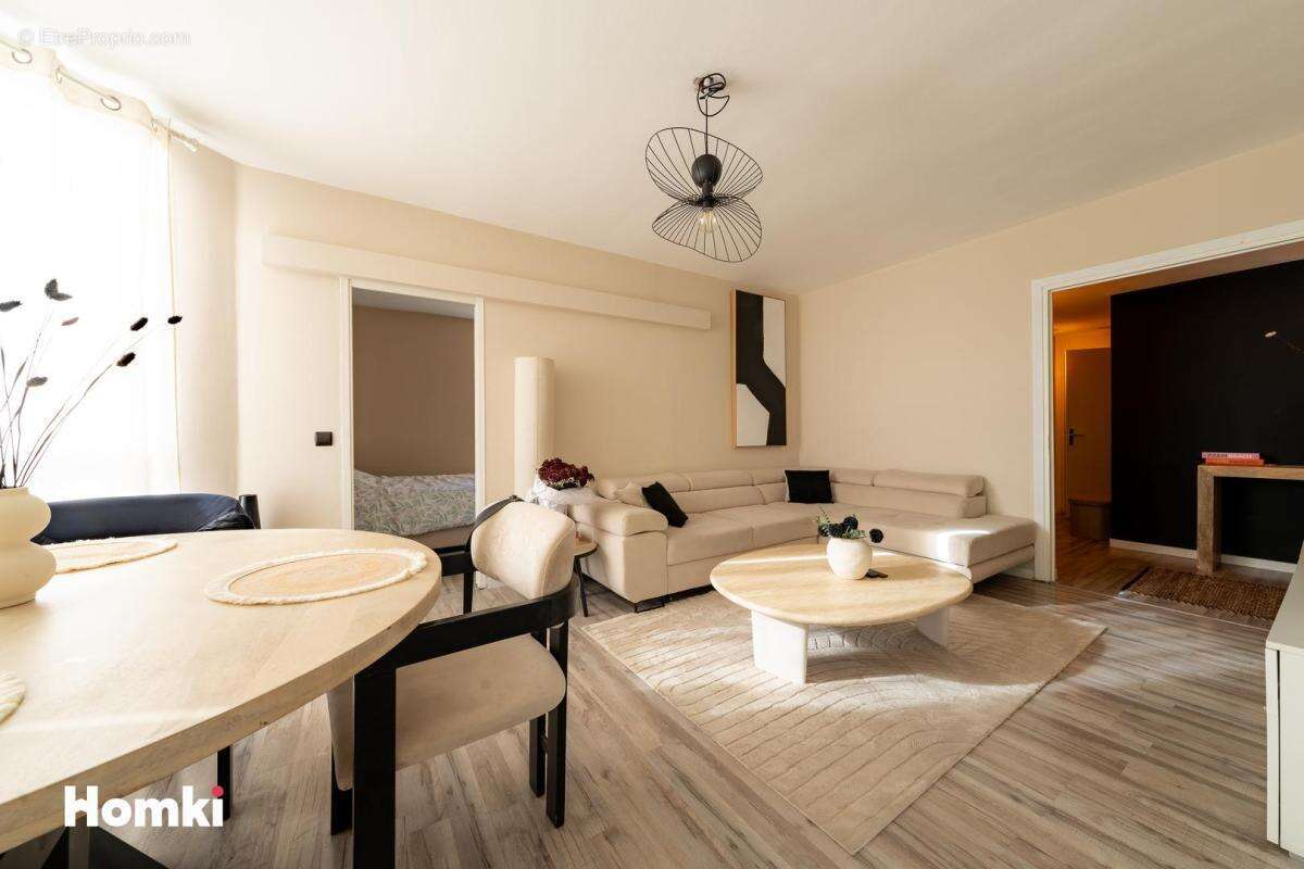 Appartement T3 de 72 m2 à Tourcoing 59200, Rue Jehan de Tourcoing - photo 4
