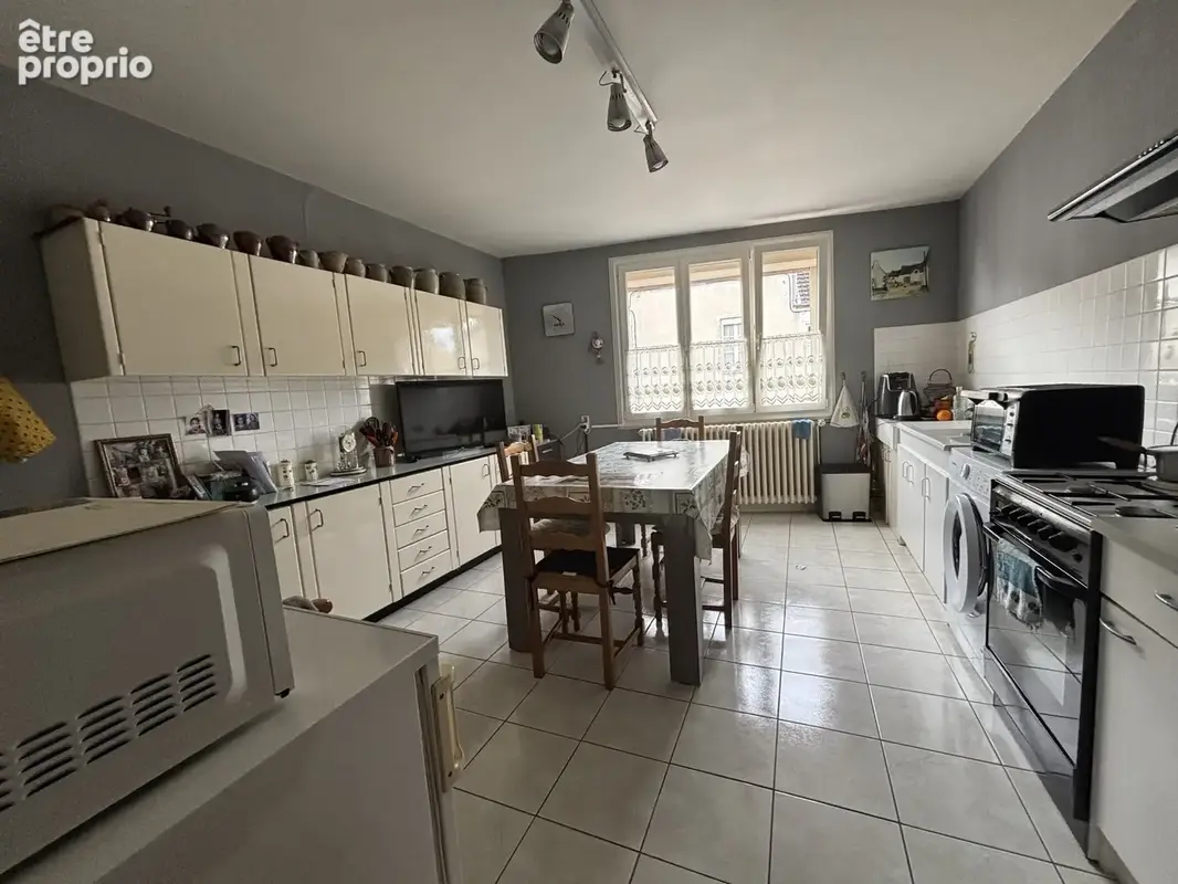 CHATILLON Sur SEINE : Maison de 1960 au centre ville ,130m2 avec sous-sol, garage et petit terrain - photo 6