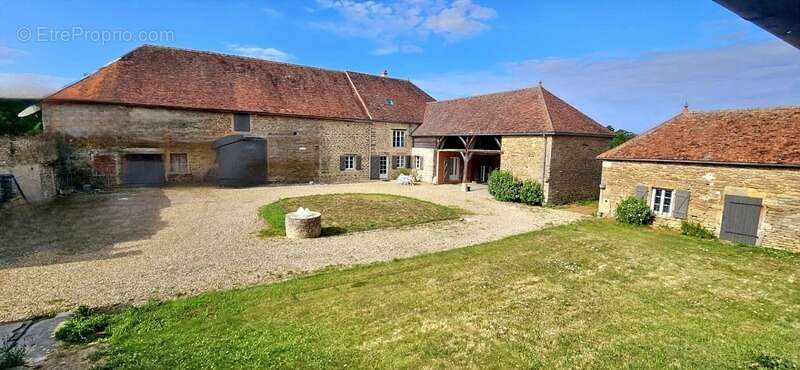 Maison à VIC-DE-CHASSENAY