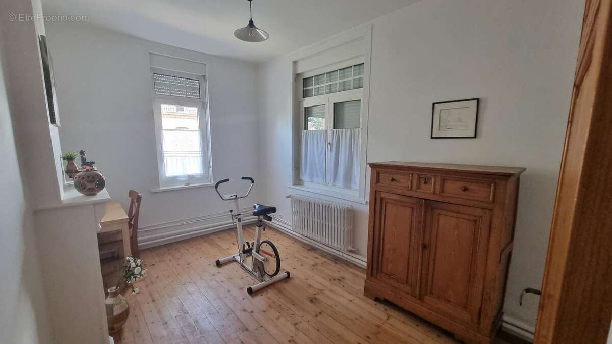Maison bourgeoise de caractère  sur 3 niveaux–7 chambres – 2 salles d'eau,2 WC  Idéale pour une grande famille ou un investisseu - photo 16