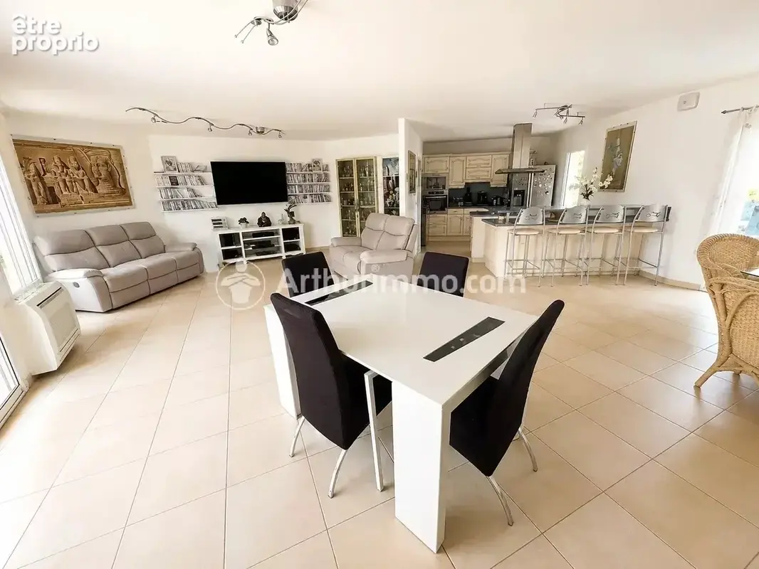 Plain-pied 193 m² – 4 suites – piscine chauffée – terrain 2 800 m² - photo 5