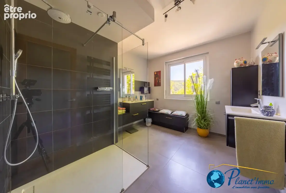 Maison individuelle de 233 m2 habitables avec terrain de 2100m2 arboré avec Piscine. - photo 10