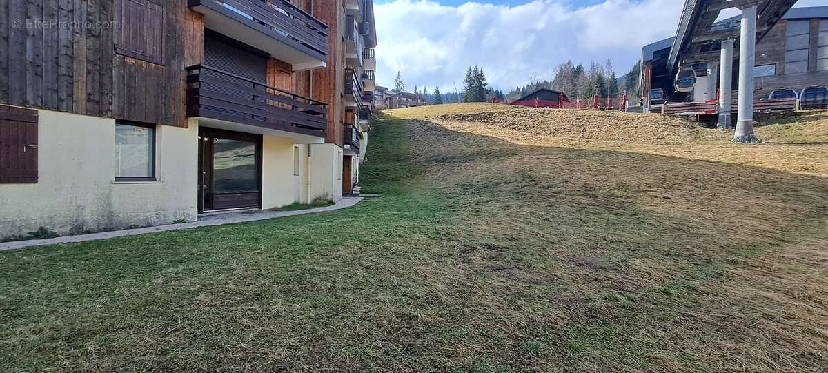 Appartement à MORILLON