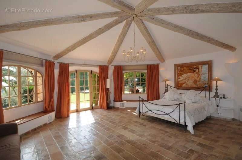 Maison à TOURRETTES-SUR-LOUP