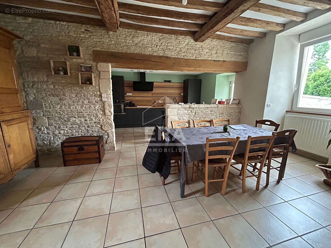 Maison à SAINT-PIERRE-SUR-DIVES