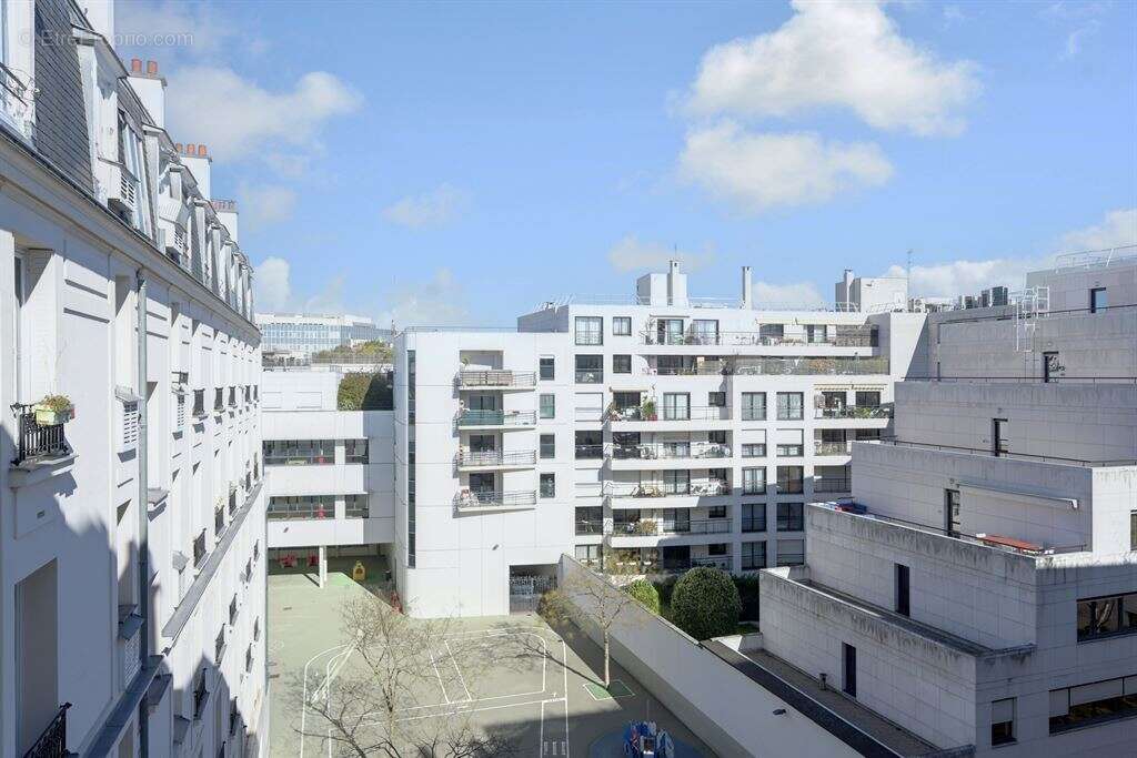 Appartement à LEVALLOIS-PERRET