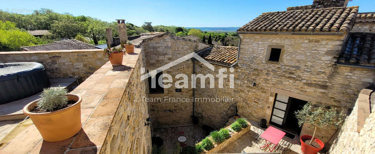 Maison à COLLORGUES