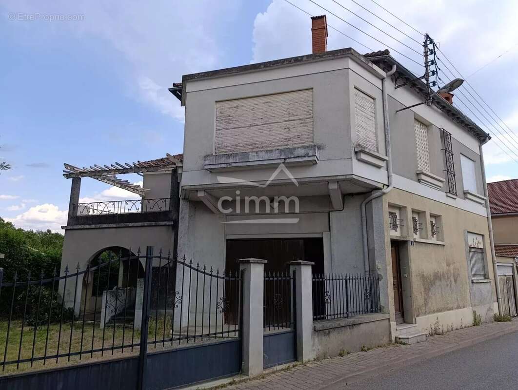 Maison à LARAGNE-MONTEGLIN