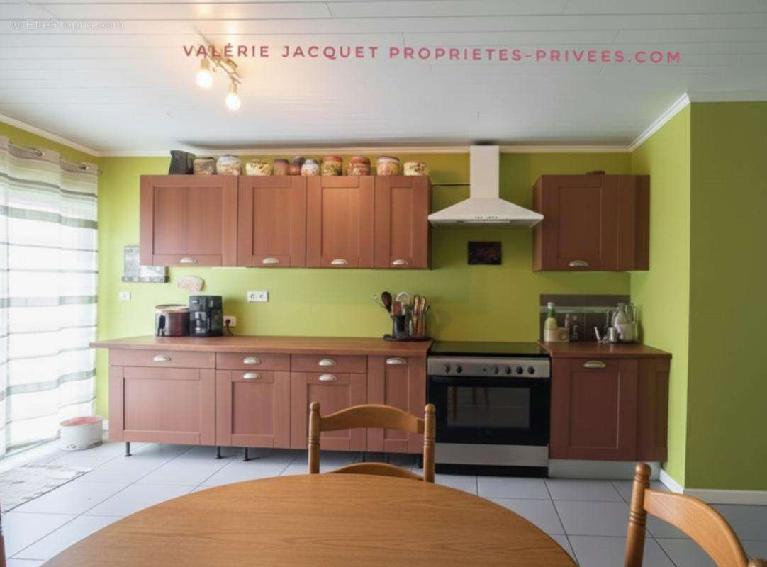 Maison à LA ROCHE-CHALAIS