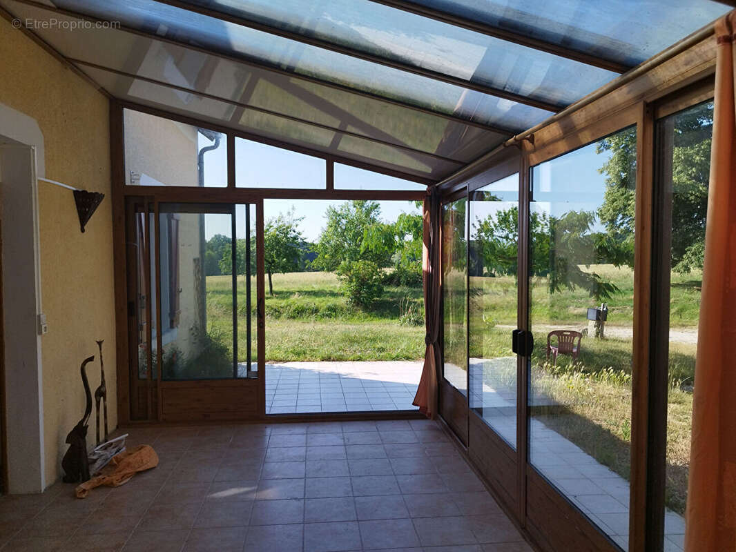 Maison à NOUANS-LES-FONTAINES