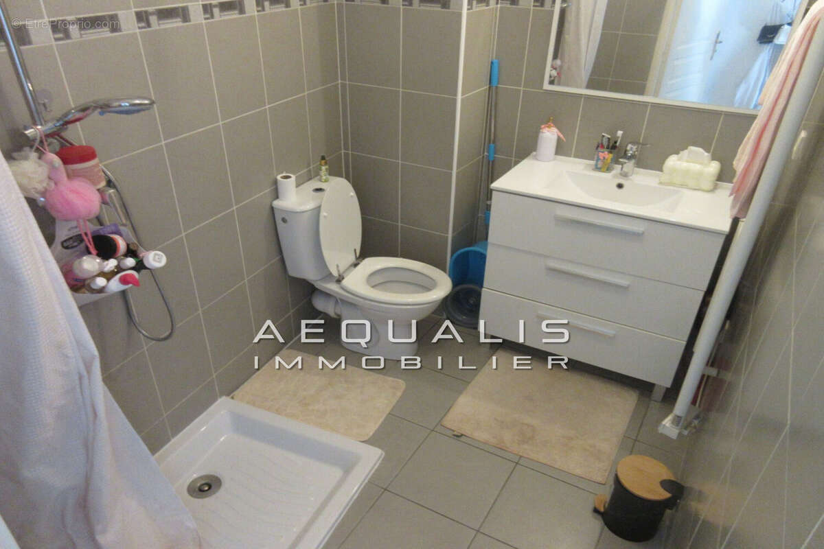 Appartement à SAINT-LAURENT-DU-VAR