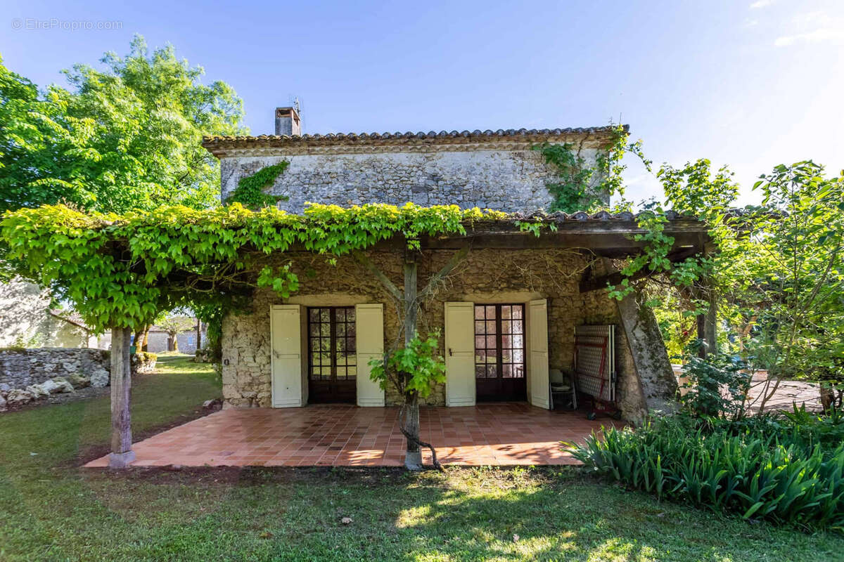 Country house with annexe, pool and land - photo 4