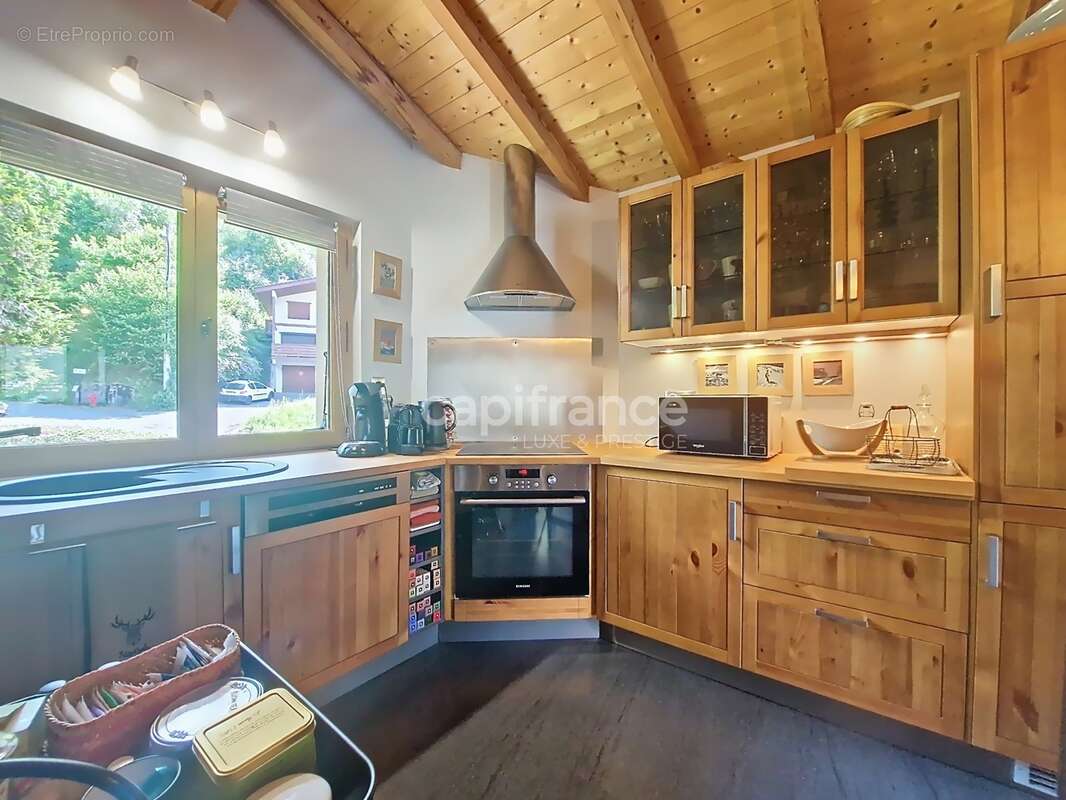 Chalet de caractère avec 3 appartements et spa, à deux pas du centre de Saint-Gervais - photo 4