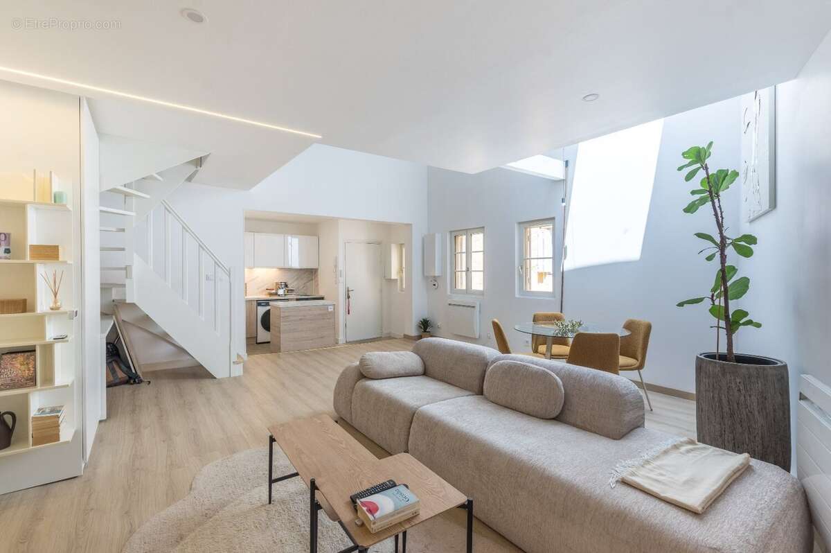 Appartement loft rénové avec mezzanine et belle hauteur sous plafond dans l'Écusson de Montpellier - photo 4