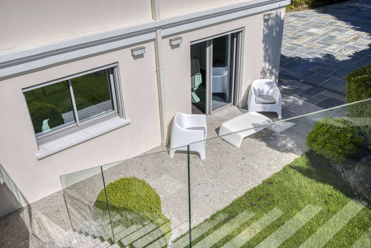 Villa d'exception dominant le lac - photo 74