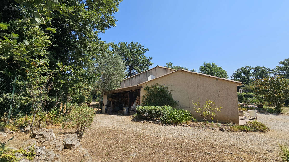 Maison à BAGNOLS-EN-FORET